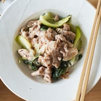Stir-Fried Pork & Bok Choy in Light Savoury Sauce